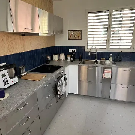 Maisonnette De Pêcheur Avec Vue Sur L'étang De Thau *