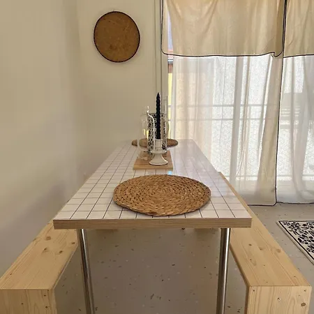 Maisonnette De Pêcheur Avec Vue Sur L'étang De Thau *