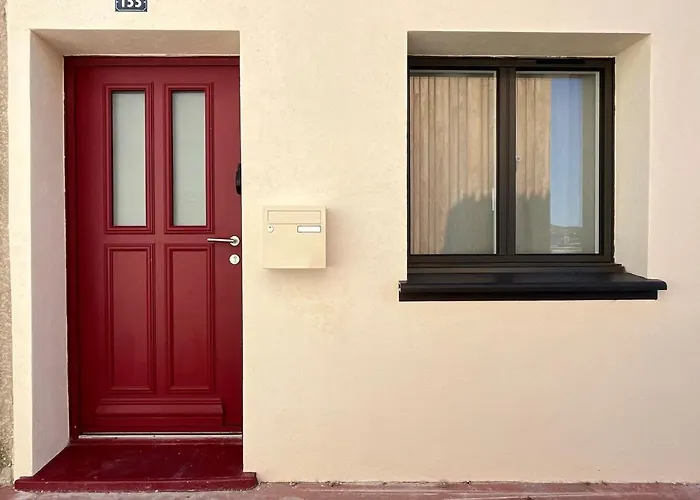 Maisonnette De Pêcheur Avec Vue Sur L'étang De Thau *