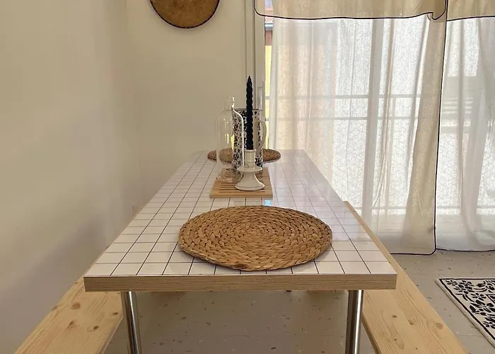 Maisonnette De Pêcheur Avec Vue Sur L'étang De Thau *